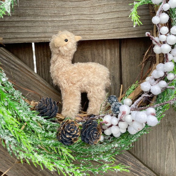 Winter wonderland snow lama wreath! - Picture 3 of 9